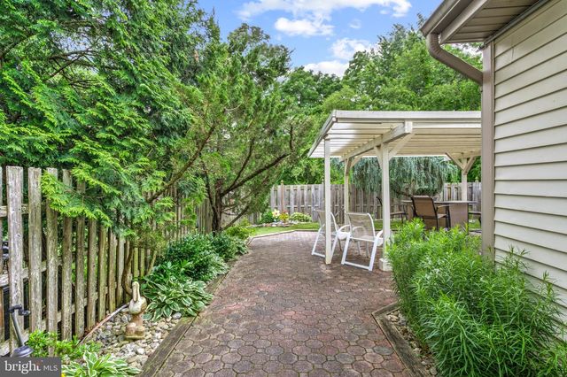 3 SANDHURST DR, Mount Laurel, NJ 08054