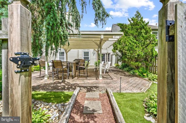 3 SANDHURST DR, Mount Laurel, NJ 08054