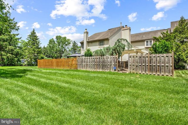 3 SANDHURST DR, Mount Laurel, NJ 08054