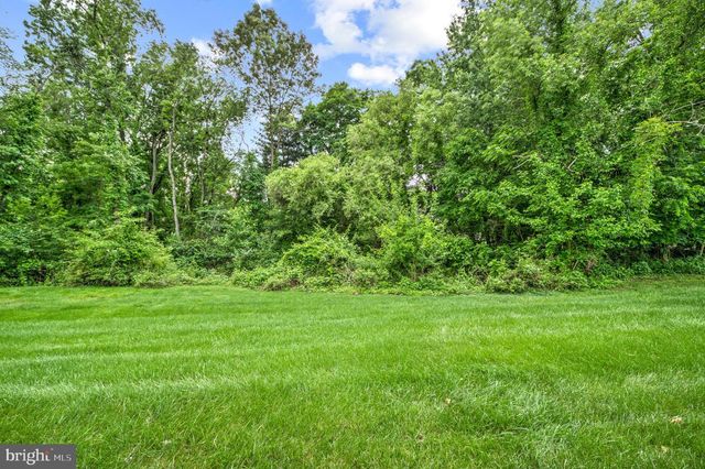3 SANDHURST DR, Mount Laurel, NJ 08054