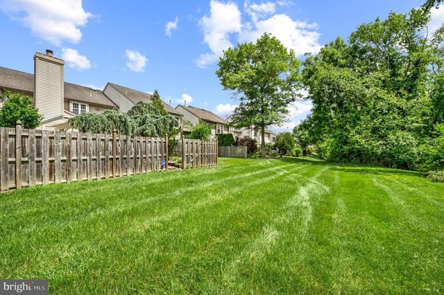 3 SANDHURST DR, Mount Laurel, NJ 08054