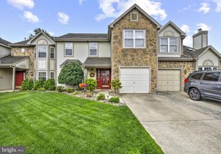 3 SANDHURST DR, Mount Laurel, NJ 08054