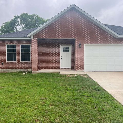 3304 Langford Street, Greenville, TX 75401