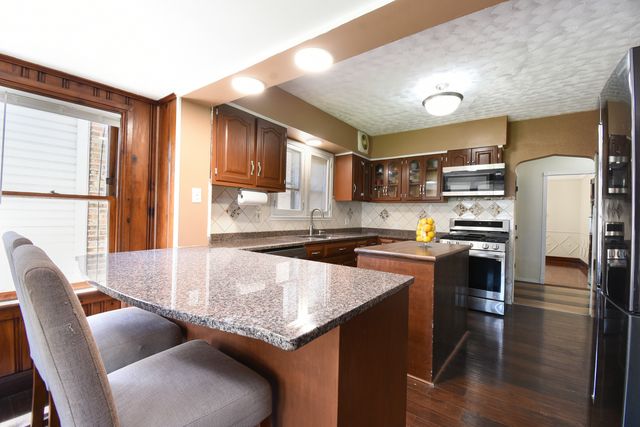 1437 Maple Avenue, Berwyn, IL 60402