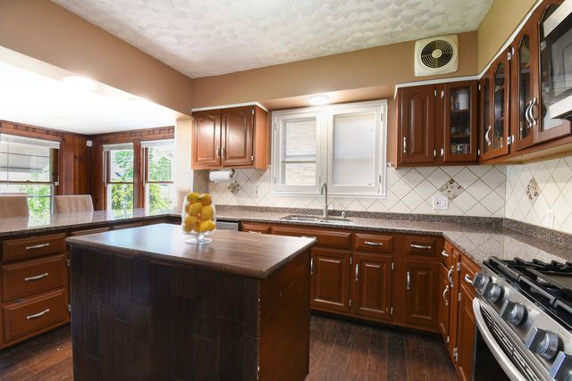 1437 Maple Avenue, Berwyn, IL 60402