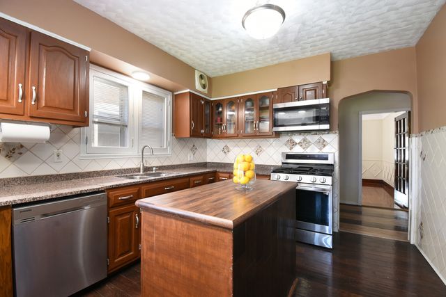 1437 Maple Avenue, Berwyn, IL 60402