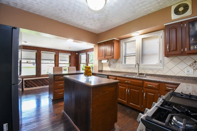 1437 Maple Avenue, Berwyn, IL 60402