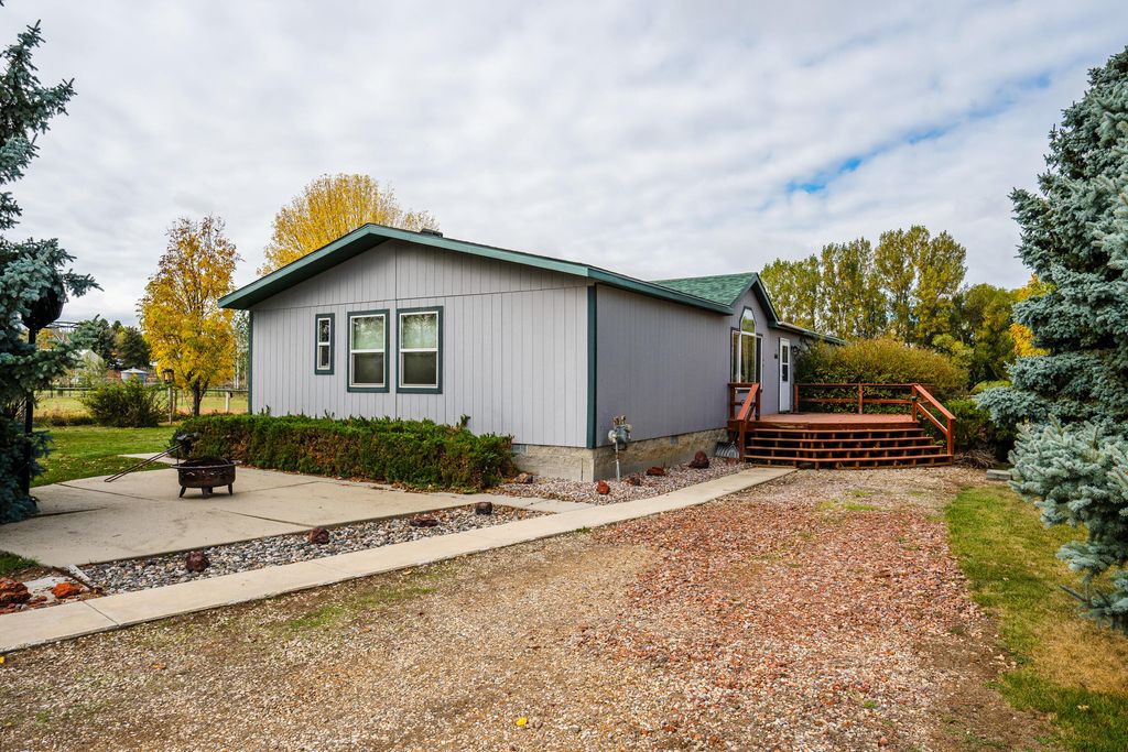 2 Sherri View Drive, Sheridan, WY 82801 photo 2