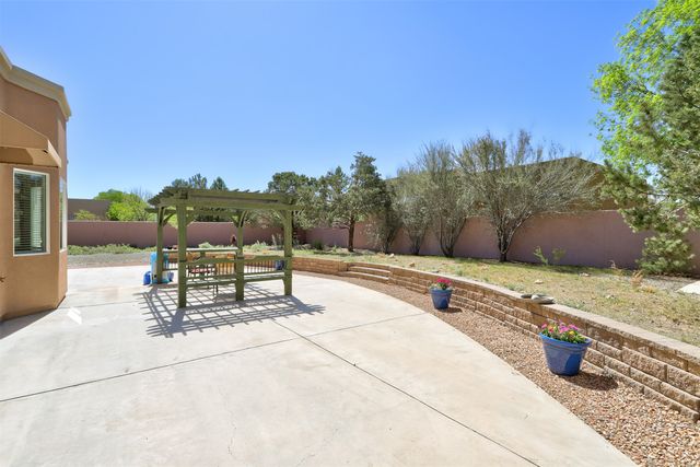 130 E Chili Line Road, Santa Fe, NM 87508