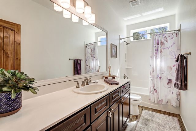 130 E Chili Line Road, Santa Fe, NM 87508