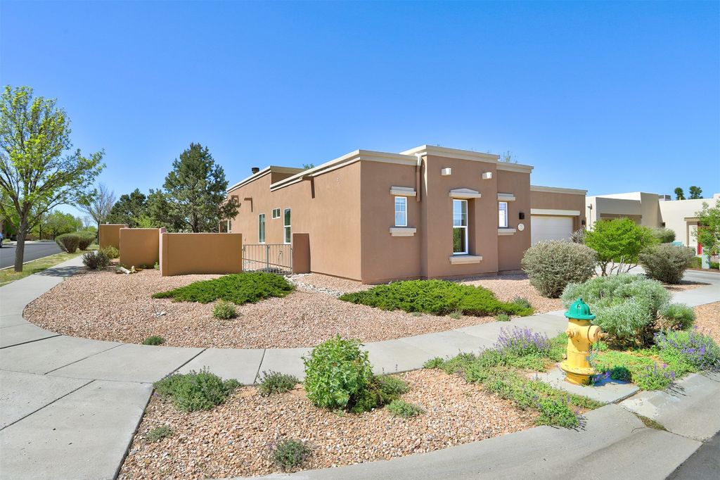 130 E Chili Line Road, Santa Fe, NM 87508