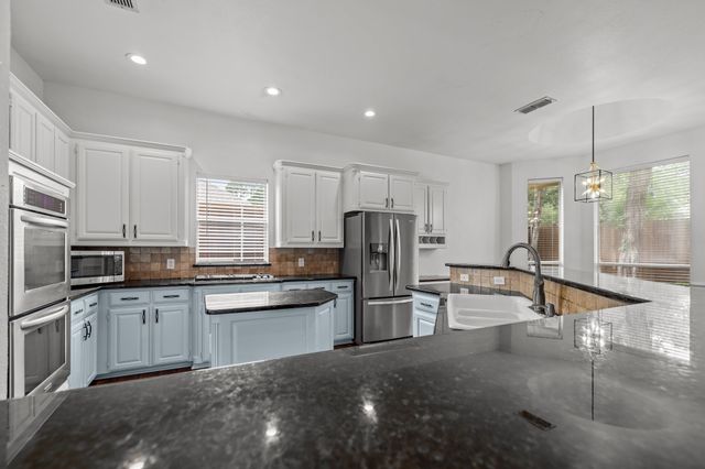 2 Treewood Court, Mansfield, TX 76063