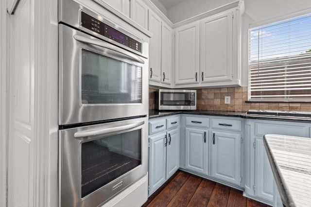 2 Treewood Court, Mansfield, TX 76063