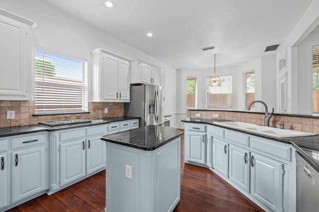 2 Treewood Court, Mansfield, TX 76063