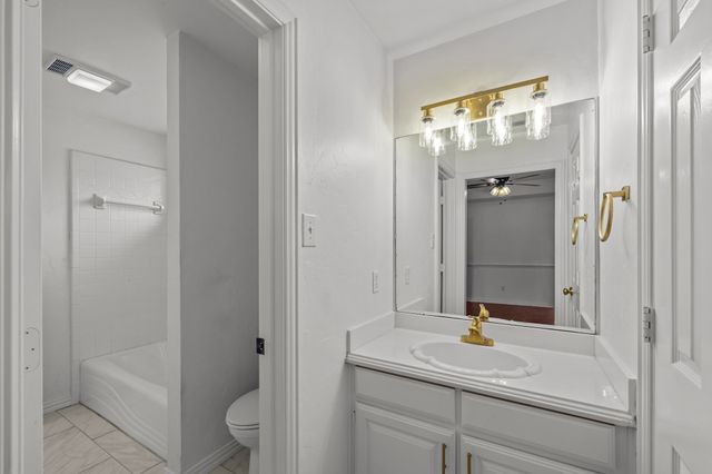 2 Treewood Court, Mansfield, TX 76063