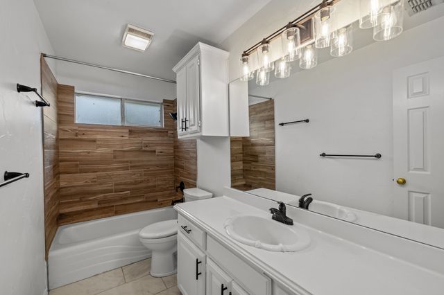 2 Treewood Court, Mansfield, TX 76063