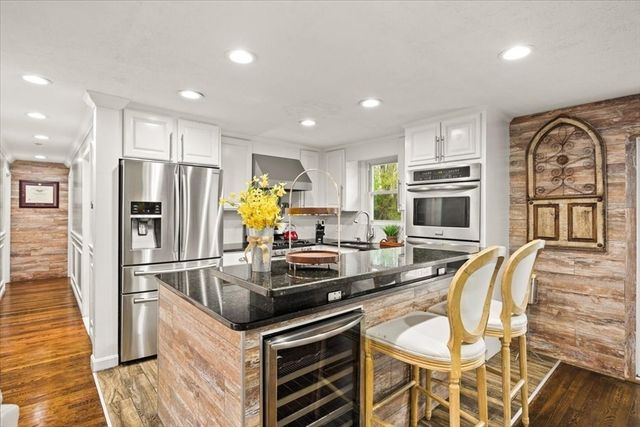 341 High St, Whitman, MA 02382