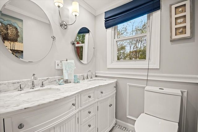 341 High St, Whitman, MA 02382