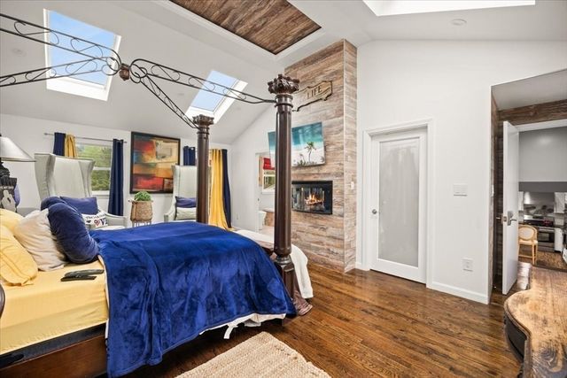 341 High St, Whitman, MA 02382