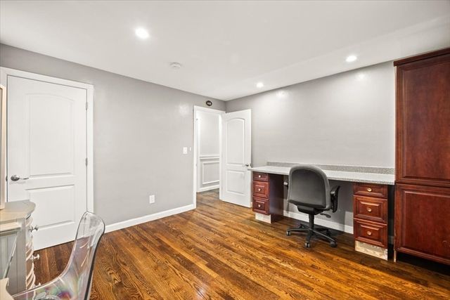 341 High St, Whitman, MA 02382