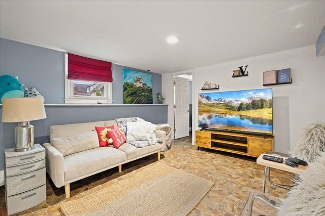 341 High St, Whitman, MA 02382