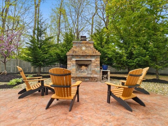 341 High St, Whitman, MA 02382