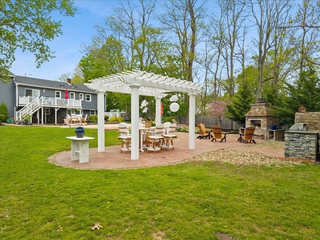 341 High St, Whitman, MA 02382