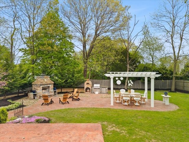 341 High St, Whitman, MA 02382