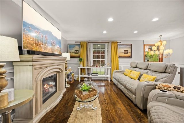 341 High St, Whitman, MA 02382