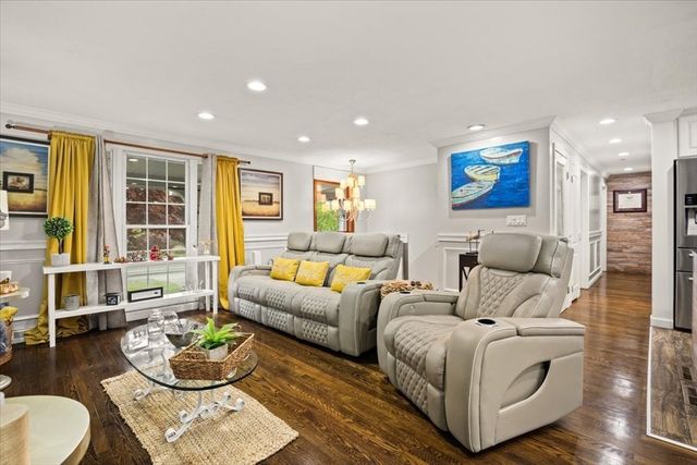 341 High St, Whitman, MA 02382