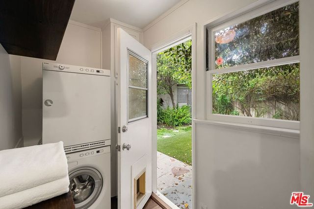 3711 Monon Street, Los Angeles, CA 90027