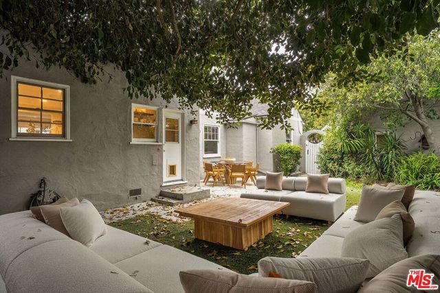 3711 Monon Street, Los Angeles, CA 90027