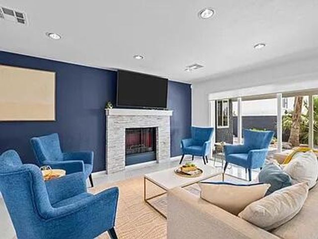 2190 N Whitewater Club Drive, Palm Springs, CA 92262