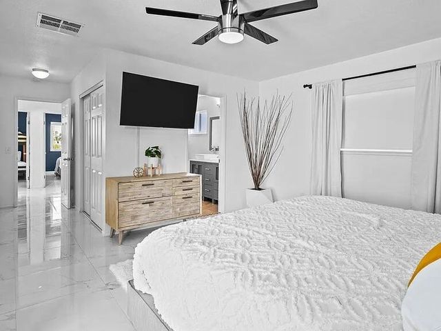 2190 N Whitewater Club Drive, Palm Springs, CA 92262