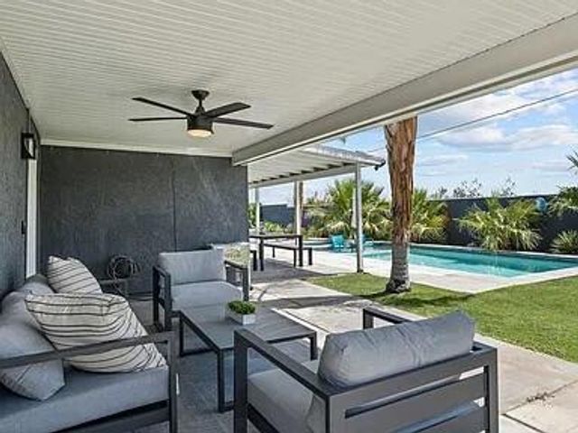 2190 N Whitewater Club Drive, Palm Springs, CA 92262