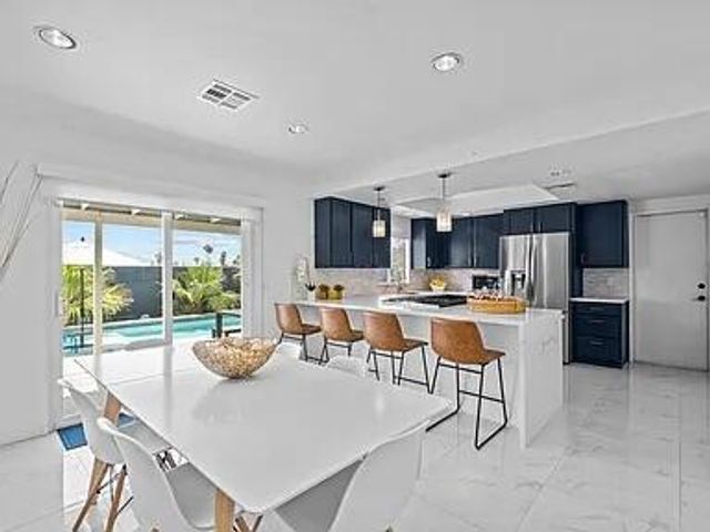 2190 N Whitewater Club Drive, Palm Springs, CA 92262