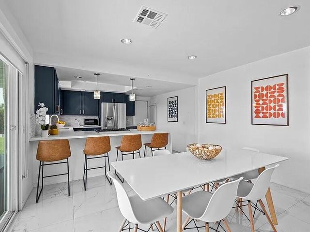 2190 N Whitewater Club Drive, Palm Springs, CA 92262