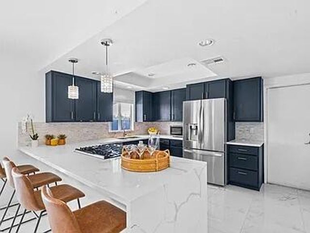 2190 N Whitewater Club Drive, Palm Springs, CA 92262