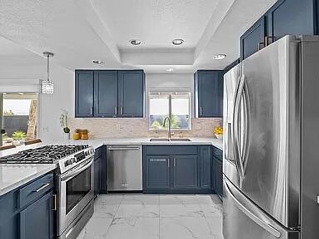 2190 N Whitewater Club Drive, Palm Springs, CA 92262