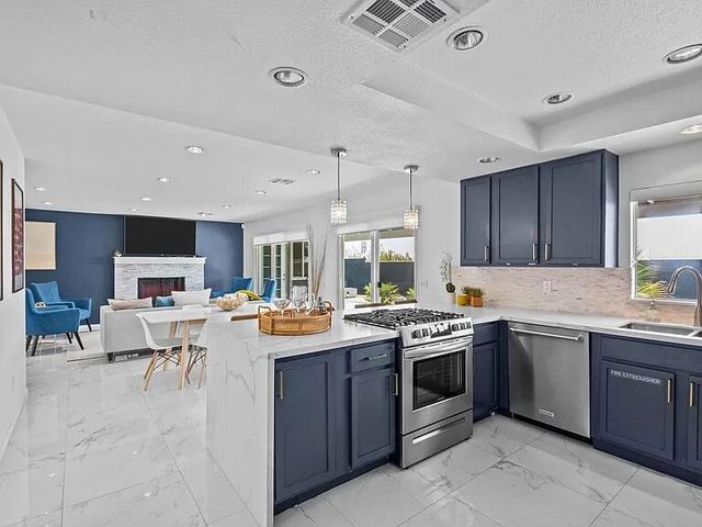 2190 N Whitewater Club Drive, Palm Springs, CA 92262