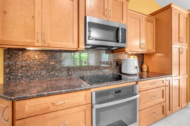 5143 NW 42nd Ter, Coconut Creek, FL 33073