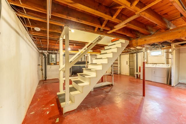 430 Vauxhall Street, New London, CT 06320