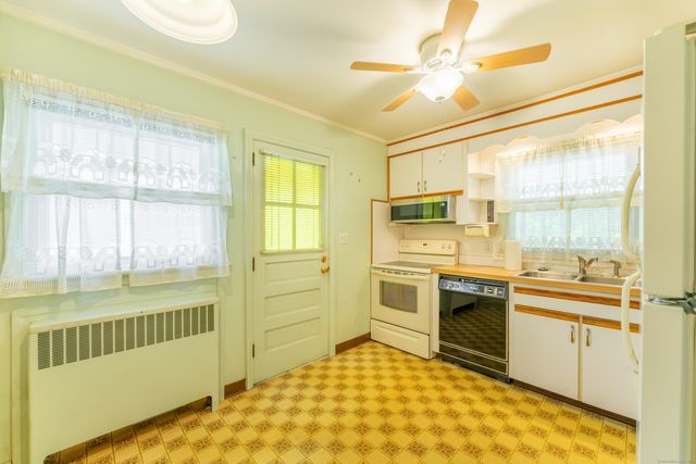 430 Vauxhall Street, New London, CT 06320