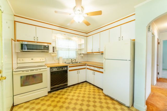 430 Vauxhall Street, New London, CT 06320