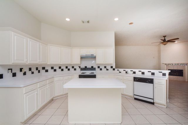 918 Tennyson Drive, Pearland, TX 77584