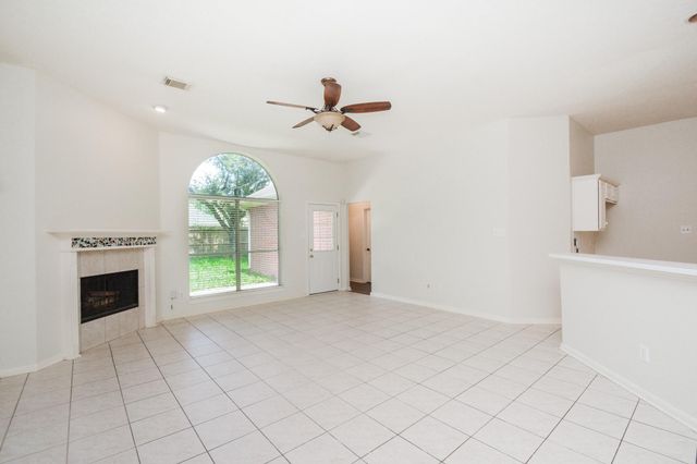 918 Tennyson Drive, Pearland, TX 77584