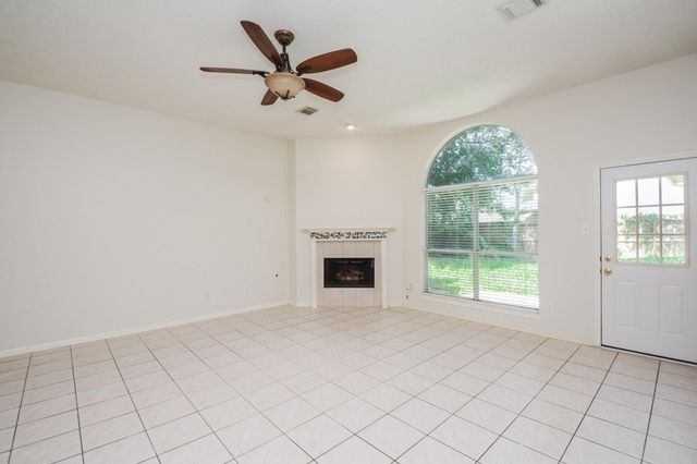 918 Tennyson Drive, Pearland, TX 77584