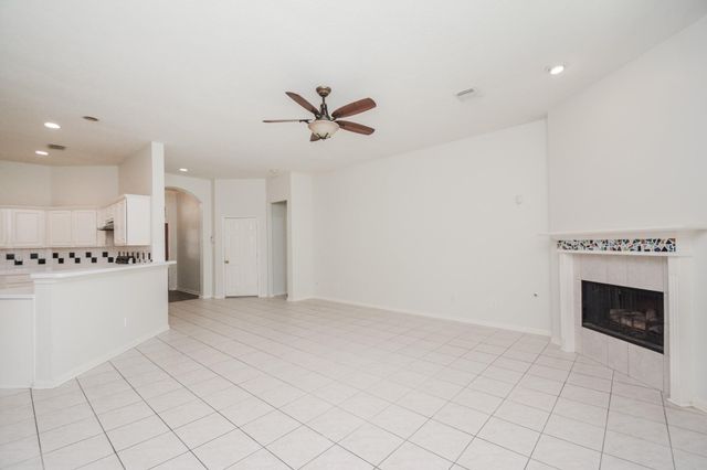 918 Tennyson Drive, Pearland, TX 77584