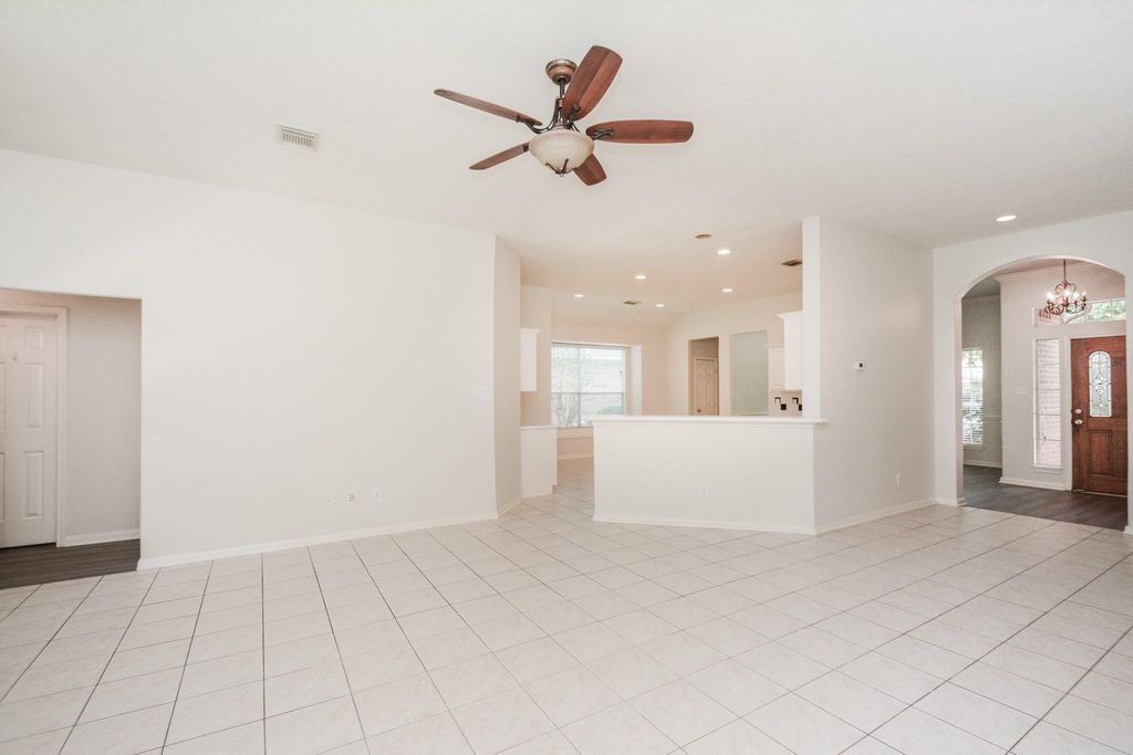 918 Tennyson Drive, Pearland, TX 77584