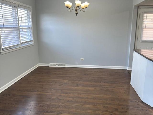 7843 S LUNA Avenue, Burbank, IL 60459